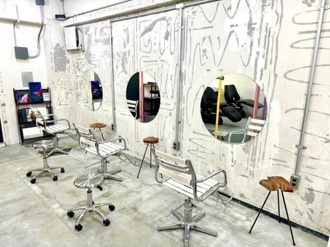 【堀江】≪正社員or業務委託≫≪カットカラー2～3時間枠≫≪マンツーマン接客≫≪自由出勤・技術売上55～70％還元≫≪社会保険完備・完全週休2日制・土日休みや連休もOK≫ブリーチやハイトーンが人気のサロン！隠れ家のような雰囲気でゆとりのあるサロンワークをしたい方にピッタリ！「saru（サル）」からスタイリスト（美容師）の求人☆★