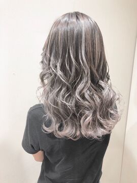 【矢場町】≪トレンド発信≫≪マンツーマン接客≫有名雑誌にも掲載されたことのある実力派サロン！半個室空間でお客様とゆっくり関わりながら接客したい方にオススメサロン「for...by grande（フォーバイグランデ）」からスタイリスト（美容師）の求人☆★