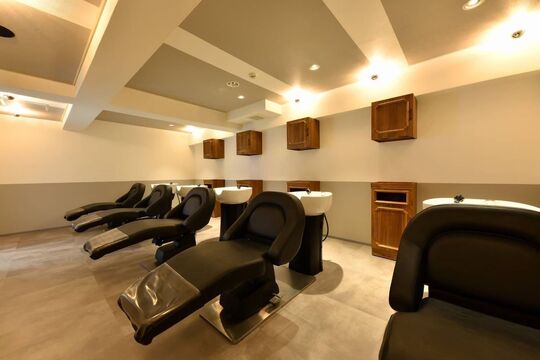 【桂】≪デビューまで最短1年≫≪月8日休み≫≪社会保険完備≫≪20時までに退勤可能≫個人レッスンは朝のみなので、プライベートの時間も大事に！美容師と兼任でアイラッシュとネイルもできるサロンです！！「AIME by noism（エイミーバイノイズ）」からアシスタント（美容師）の求人☆★☆