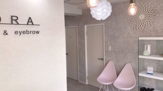 【山科】≪19時閉店≫≪産休育休制度あり、取得実績もあり≫≪社会保険完備≫≪平均月収23〜25万円前後≫≪実働8時間≫≪人間関係◎≫しっかりと段階を踏んでアイリストデビューが出来るレッスン体制も整ってます「眉とまつげの専門店 sora（ソラ）」からアイリスト（アイデザイナー・まつ毛エクステ）の求人★☆★