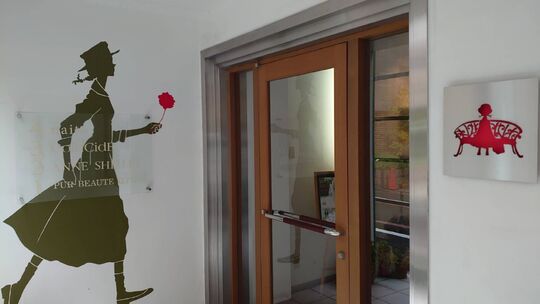 【烏丸御池】≪完全週休2日制≫≪デビューまで最短2年≫≪社会保険完備≫営業時間内レッスンOK！休日や福利厚生面も充実！安心して働けます！「ANNE SHIRLEY（アンシャーリー）」からアシスタント（美容師）の求人☆☆