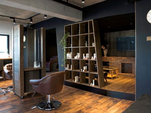 【東海学園前】≪月休7日≫≪月給25万円〜≫残業ほぼなし・月7日休なので、プライベートの時間を充実させやすい！！月給も高額スタート！！スタッフがお仕事しやすい環境づくりを心がけている地域密着型ヘアサロン「Lepa（レパーン）」からスタイリスト（美容師）の求人★☆