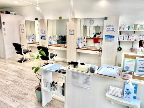 【小森江駅】≪夕方5時で帰れる美容室・社会保険完備・完全週休2日制可能≫あなたの希望に合わせた働き方が可能！幅広い年代の方から愛される地域密着型のヘアサロン「美容室セレーノ 門司下二十町店（ビヨウシツセレーノモジシモニジッチョウテン）」からスタイリスト（美容師）の求人☆★