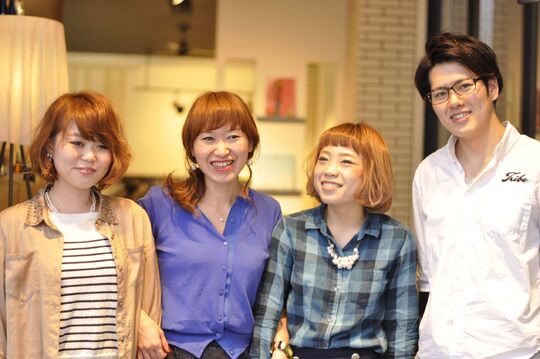 【博多】◆完全週休2日・社会保険完備など充実の待遇・月給26万円コースあり◆入客チャンスあり！！美容師としてだけでなく社会人としても大きく成長できる環境のヘアサロン「velvet(ベルベット)」からスタイリスト（美容師）の求人☆★☆