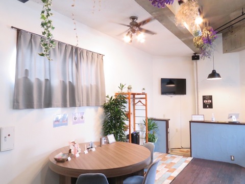 【花畑】≪月給30万円も可能・土日祝の希望休OK・月8日休み・社会保険完備・実働8時間・未経験OK・営業時間18時まで・残業なし・研修中も給与あり≫未経験の方もご安心ください！1日でも長く働ける環境づくりに取り組みます！店舗展開中のアイラッシュサロン「Eye Ris（アイリス）」からアイリスト（まつげエクステ・まつげパーマ・アイブロウ）の求人☆☆