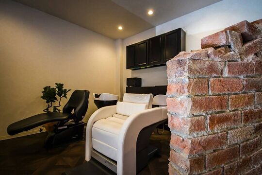 【白庭台】≪住宅手当あり≫≪20時までに退勤可能≫≪プライベートも充実≫≪社会保険完備≫≪営業時間内レッスン≫地域の方に人気のアットホームサロン！プライベートも充実でき、働きやすい環境があります！「Lagoon（ラグーン）」からアシスタント（美容師）の求人☆☆