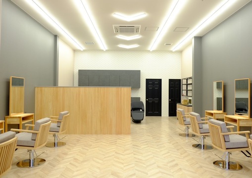 【ミスターマックス八幡西】≪完全週休二日・社保完備・30～40代が多く活躍・18:30退勤が多い・日曜日のお休みOK・ノルマなし・休憩1時間・子育て中のスタッフも多数活躍・ブランクがあってもしっかりサポート・残業なし≫ここまで好条件はなかなかありません！！長く安定してお仕事したい方にはピッタリのヘアサロン「Pure 真名子店（ピュアマナゴテン）」からスタイリスト（美容師）の求人★☆