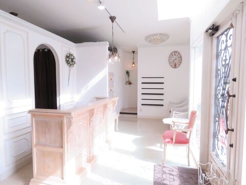 【西鉄三苫駅】≪完全週休二日制・毎週2連休・社会保険完備≫カリキュラムを準備し一人前の美容師に育てます！！一人ひとりのお客様を大切にするヘアサロン「un hair design（アンヘアーデザイン）」からアシスタント（美容師）の求人★☆