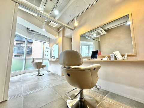 【池袋】≪完全週休2日制≫≪月給33万円以上！≫≪マンツーマン接客≫≪単価11000円以上≫スタイリストのみのサロン！お休みや時短勤務の相談もでき、美容師さんの働きやすさを追求した環境です。顧客が居ない正社員の方も積極募集中！「SALON MOGO IKEBUKURO（サロン モゴ イケブクロ）」からスタイリストの求人★☆