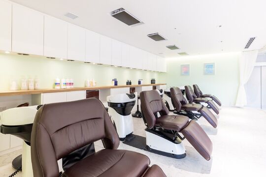 【天神】≪社会保険完備・ヘアメイクや撮影も学べる・髪質改善≫しっかりした集客力なので入客チャンスばっちり！最高品質のサービスと技術を学べる！「air-fukuoka（エアーフクオカ）」からスタイリスト（美容師）の求人☆★