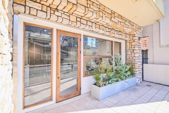 【玉造】≪完全週休2日制≫≪土日休み取得OK≫≪月給24万円以上≫≪社会保険完備≫≪夏季8連休≫≪お弁当支給あり≫駅前すぐの路面店！美容師が長く働ける環境や体制を整えています！「KURT by MARUCA（クルトバイマルカ）」からからスタイリスト（美容師）の求人☆☆