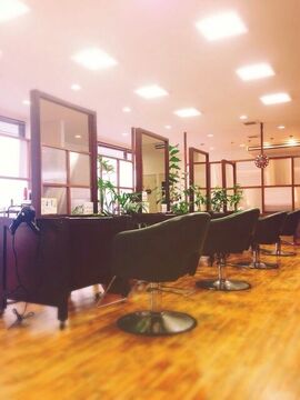 【八女市】八女で密かな人気の美容室☆店内は広いけど、アットホームなHairSalon CROWD(ヘアーサロン クラウド)からアシスタント（美容師）の求人★☆