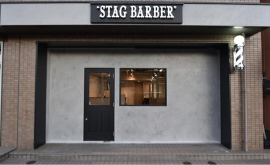 【東生駒】≪メンズ専門サロン≫≪マイカー通勤可≫≪従業員駐車場完備≫≪月6日or8日休みを選べる≫≪社会保険完備≫最短1年でスタイリストデビューが出来る！営業時間内レッスン可能！全室半個室のメンズサロン！平均退社時間20時！！「STAG BARBER 東生駒店（スタッグバーバーヒガシイコマテン）」からアシスタント（美容師・理容師）の求人★☆