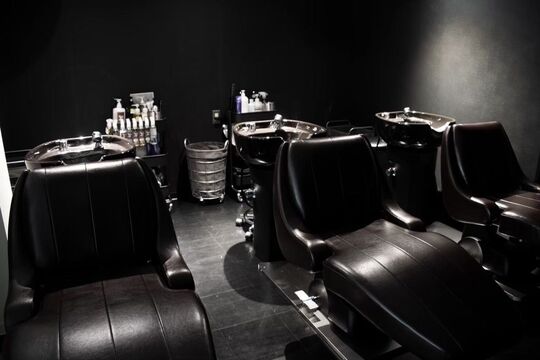 【塚口】≪永久保証給あり≫≪カラー比率90％以上！≫≪フリー40％・指名50％還元≫髪質改善などケアにも注力したサロン！基本マンツーマンスタイルのため負担なく働けますよ！「Nifty（ニフティー）」からスタイリスト（美容師）の求人☆★☆