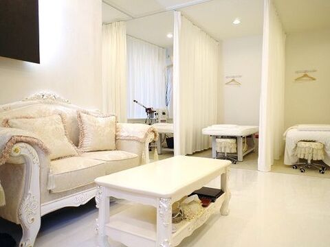 【日本橋】≪経験者大歓迎・フェイシャルエステティシャンの募集！≫今までの経験を活かして活躍して下さい！落ち着いた雰囲気の店内で福利厚生の整った環境が魅力的！Dr.yufuku & 優福（ドクターユウフクアンドユウフク）からエステティシャンの求人★☆★