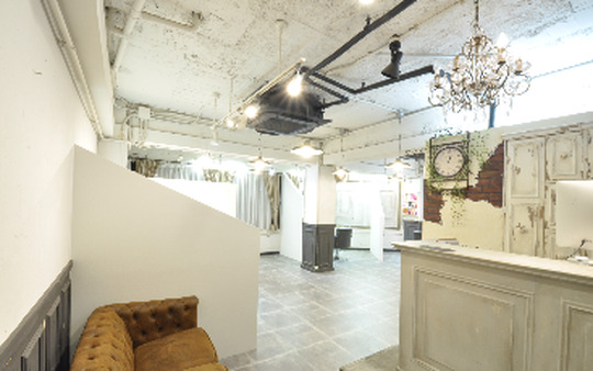 【大分駅】≪総支給50万円以上の支給実績あり・休日数の選択OK・社会保険完備・高月給スタート・半個室あり≫スタイリストオンリーなので完全マンツーマン接客！髪質改善に力を入れているヘアサロン「半個室型美容室 Emma Hair plus 府内店（ハンコシツガタビヨウシツエマヘアープラスフナイテン）」からスタイリスト（美容師）の求人★☆