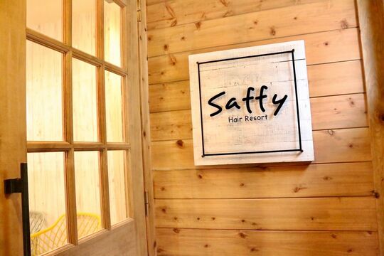 【烏丸】≪未経験・通信生・新卒生OK！≫≪早期デビュー可能！≫≪土日の休み相談可能≫≪早番、遅番制度あり≫若いお客様も多いのでトレンドを学べますよ♪頑張り次第で2年でデビュー可能！！「Saffy hair resort（サフィーヘアリゾート）」からアシスタント（美容師）の求人☆☆