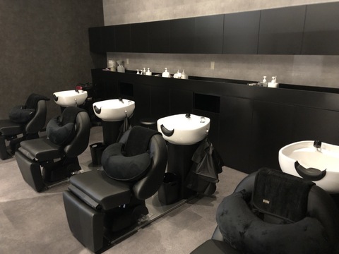 【鳳】平均月給60万円／月収150万円以上の実績あり！≪正社員or業務委託≫≪社会保険完備≫≪完全週休2日制≫≪土日休み月1回、最大6連休までOK≫≪業務委託も保障給あり、自由出勤、土日休みOK≫ライフスタイルに合わせた働き方が出来る体制です！「_WHITE 鳳店（アンダーバーホワイトオオトリテン）」からスタイリスト（美容師）の求人☆★☆