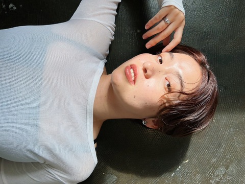 【肥後橋】≪時短勤務OK≫≪ママさんの応募歓迎！≫≪16時までの勤務OK≫≪指名売上最大65％還元≫≪客単価10000円≫≪社会保険完備≫高単価＆高還元のためガッツリ稼ぎたい方必見！ナチュラルでオシャレなスタイルが得意のサロン！「Fiika（フィーカ）」からスタイリスト（美容師）の求人☆★