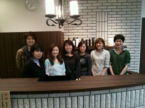 【宝塚】短期集中レッスンなので、プライベートも重視出来る環境！お客様と関わるチャンスも多いので確実にスキルアップ出来ますよ！地域密着型のサロン“SALON DE SILHOUETTE（サロン ド シルエット）”からアシスタント（美容師）の求人★★