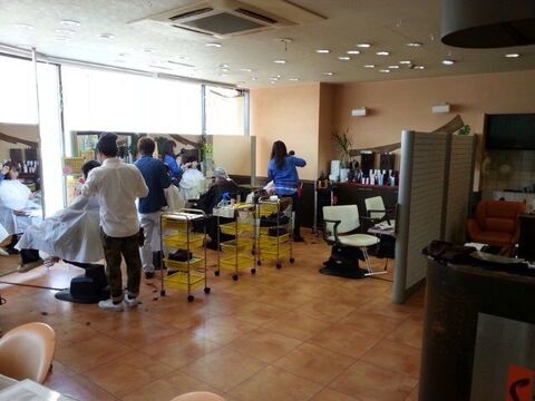 【塚口】月6日or月8日で月間休日が選べる！！あなたの働き方に合わせて選択できるので働きやすさ抜群♪アットホームサロン¨SinSia HAIR 塚口店（シンシア ヘアー ツカグチテン）¨からアシスタント（美容師）の求人☆★