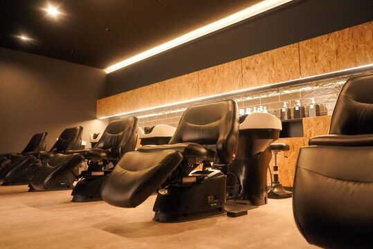 【北長岡】◆19時退勤可能・残業手当あり・月8日休み・有給休暇あり・社会保険完備◆美容師としてしっかりスキルアップできる環境をたくさん用意しています！エリア高水準な労働環境が人気「LUVISM 長岡店（ラヴィズムナガオカテン）」よりアシスタント（美容師）の求人☆★