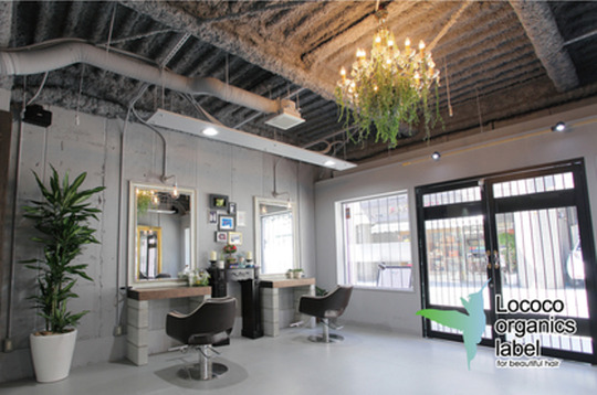 【阪急塚口】≪社会保険完備≫≪営業中レッスンOK≫≪やる気次第で最短1年デビュー可能≫平均20時には退勤出来るのでプライベートも充実出来る★地域密着型のオーガニックヘアサロン「LOCOCO organics label（ロココオーガニックレーベル）」からアシスタント（美容師）の求人☆★☆