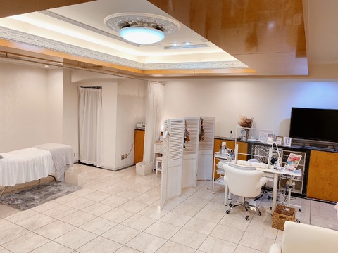 【北新地】≪正社員or業務委託≫≪土日休みOK≫≪総売上60％還元＆最低保障給あり≫≪自由出勤≫≪施術時間の規定なし≫≪顧客の料金設定自由≫≪新メニューの導入可能≫≪髪色自由・ネイルOK≫エリアトップクラスの還元率と働きやすさ！どんな希望もまずはご相談ください！「Beauty salon GIGI（ビューティーサロンジジ）」からアイリスト（まつげエクステ・まつげパーマ・アイブロウ）の求人☆☆