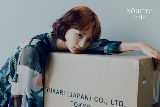 【JR新宮中央駅】≪高月給〜・月休7日（月8,9日のお休みもOK）・社会保険完備・産休育休あり≫駅チカなのでアクセス抜群♪新規のお客様は順番制で担当するのでお客様に入れない…なんて事はナシ！！キャリアアップもあり時短勤務も可能、「半個室型美容室Sourire 新宮店（ハンコシツガタビヨウシツ スーリール シングウテン）」からスタイリスト（美容師）の求人☆★☆