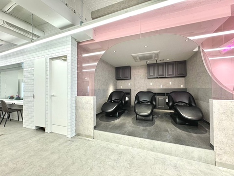 【元町】◆月給26万円・完全週休2日制・社会保険完備・有給休暇あり◆業界を牽引するトレンド発信サロン！集客力抜群なので入社後すぐに活躍してもらえます！スタッフ第一主義で美容師の地位向上を目指す！「Lond one 神戸三宮（ロンドワンコウベサンノミヤ）」からスタイリスト（美容師）の求人☆☆