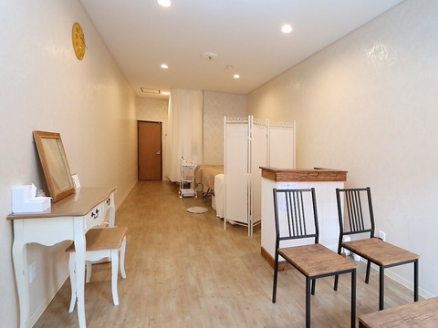 【忍ヶ丘】≪自由出勤≫≪日曜休みOK！≫≪髪色ネイル自由≫≪ブランクがある方でも大歓迎≫スタッフ同士仲良し！接客重視の半個室サロン「JAM eyelash 四條畷店（ジャムアイラッシュシジョウナワテテン）」からアイリスト（まつげエクステ・まつげパーマ・アイブロウ）の求人☆☆