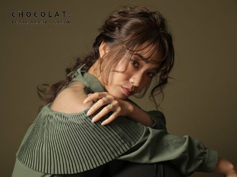 【難波】平均月給40～50万円！！！≪社会保険完備≫≪月給25万〜34.5万円＋指名料還元≫≪月平均10日休み≫平均単価15000円の高価格の癒しサロン！時短社員相談OK！産休育休実績＆手厚い復帰支援で女性美容師が長くキラキラ働けるサロン「Chocolat NAMBA（ショコラナンバ）」からスタイリスト（美容師）の求人☆☆