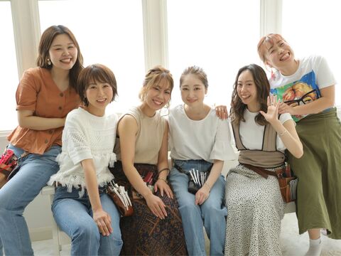 【梅田第一ビル】≪社会保険完備≫≪月約10日休み≫≪月給25〜33万円≫中途採用でも馴染みやすい環境！全員女性美容師、全員正社員の長く安心して美容師を続けられる「GALLET UMEDA（ガレットウメダ）」からスタイリスト（美容師）の求人☆☆