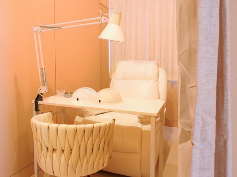 【心斎橋】サロンワーク経験者の方募集中！！≪社会保険完備≫≪月8日or月10日≫≪土日休み月2回までOK≫≪実働8時間≫≪髪色、ネイル自由≫ネイルとアイラッシュのトータルビューティサロン！「Lylis（ライリス）」からネイリスト（ネイル）の求人☆☆