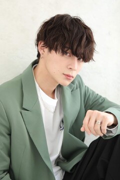 【桃谷】≪月給25万円〜≫≪平均19時半退勤≫≪社会保険完備≫ヘア、着付けなど日常から人生の大事なイベントまで幅広くキレイをサポート！ピザ半額など福利厚生も充実のサロン「hulau Charm/MARCH（フラウチャームマーチ）」から、アシスタント（美容師）の求人☆★