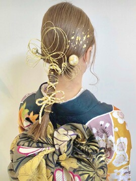 【桃谷】≪月給27万円～≫≪平均19時半退勤≫≪社会保険完備≫年間休日110日！ヘア、着付けなど日常から人生の大事なイベントまでキレイをサポート！幅広い世代に愛される地域密着サロン「hulau Charm/MARCH（フラウチャームマーチ）」からスタイリスト（美容師）の求人☆★