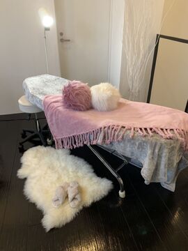 【西中島南方】≪完全週休2日≫≪土日祝休みの取得可能≫≪実働8時間≫≪社会保険完備≫メニュー豊富のため、得意な技術を活かして働けます！福利厚生バツグンのアイラッシュサロン「EYE.（アイドット）」からアイリスト（まつげエクステ・まつげパーマ・アイブロウ）の求人★☆★