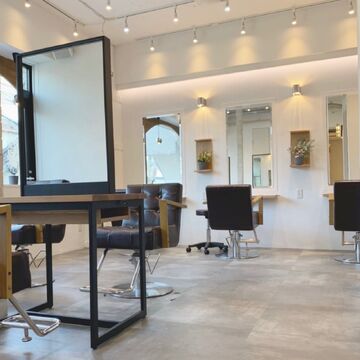 【岡本】≪新規も多く入客チャンス大≫正社員・パート・業務委託など働き方も柔軟に対応！掛け持ちでもマンツーマンでも可能なので自分の働き方に合わせて勤務が出来るサロン「YOFA hair 岡本店（ヨファヘアーオカモトテン）」からスタイリスト（美容師）の求人☆★☆