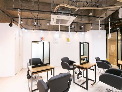 【川西能勢口】≪メンズ専任スタッフ募集中！≫≪入客チャンス大≫≪WワークOK≫≪独立支援制度あり≫掛け持ちでもマンツーマンでも可能なので自分の働き方に合わせて勤務出来るサロン「YOFA hair（ヨファヘアー）」からスタイリスト（美容師）の求人☆★☆