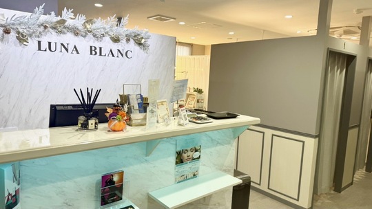 【石橋阪大前】≪ＷワークOK！≫≪土日休みOK≫≪髪型・ネイル自由！≫≪有給休暇、年末年始休暇あり≫≪土日休みOK≫エステ機器は勤務時間後に無料で使用OK！「LUNA BLANC beauty salon（ルナブランビューティーサロン）」からネイリスト（ネイル）の求人☆☆