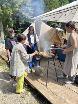 【学園前】≪完全週休2日制≫≪社会保険完備≫≪最短で2年以内でスタイリストデビュー≫スタッフ第一主義で面倒見の良いオーナーさんの下でしっかり成長していきましょう！スタッフとお客様へ、いつも感謝の気持ちを大切にしていくサロン「RAPT bis（ラプトビズ）」からアシスタント（美容師）の求人☆★