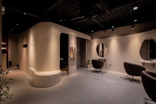 【西鉄香椎】≪業務委託・完全歩合制・保障給あり・マンツーマン接客≫新規入客に自信あり！！高収入を狙えます！丁寧なカウンセリングと高い技術力が愛されるアットホームなヘアサロン「annee（アネ）」からスタイリスト（美容師）の求人☆★