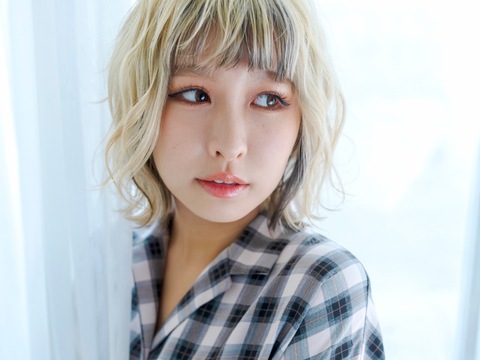 【近鉄奈良】≪薬剤が豊富で仕事がしやすい≫≪指名50%〜・フリー40%還元≫入客チャンスもあって35万円以上稼げます！1,2週ごとにシフトを決められるので予定も組みやすい！新しい薬剤も積極的に導入、デザインの提案がしやすい環境を作ってくれる「SHAFT（シャフト）」からスタイリスト（美容師）の求人☆★