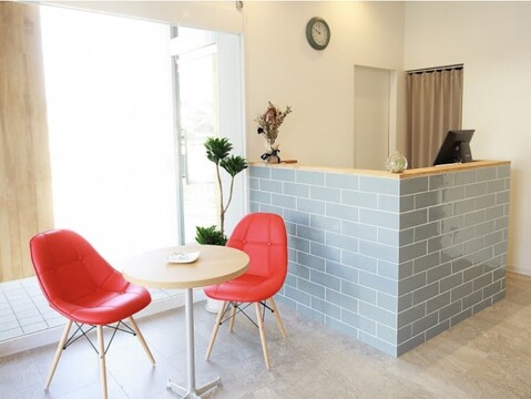 【交野市駅】≪完全週休2日制＆社会保険完備≫≪賞与あり≫≪教育カリキュラムも整っており2年以内にJr.スタイリストデビューが目指せる≫≪ママさん美容師も大歓迎≫店舗展開も計画中で勢いのある人気サロン！「Jade temps（ジェイドテンプス）」からアシスタント（美容師）の求人☆☆