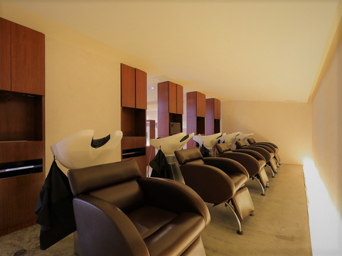 【JR西宮駅前】≪週1日～／～14時までなどシフト自由！≫≪ママさん美容師在籍≫カラーを中心に入客するためブランクがあっても問題なし！お子様のいるママさんでもそれぞれのペースで働けます！「TERRACE 西宮店（テラスニシノミヤテン）」からカラーリスト（美容師）の求人☆★