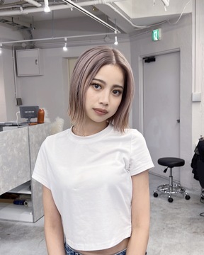 【心斎橋】インフルエンサーなどの有名人も通う人気店！≪未経験・通信生・新卒生歓迎≫≪完全週休2日制≫≪土日休みや連休OK≫≪社会保険完備≫≪営業時間内レッスン可≫≪デビューまで最短1年≫豊富な知識と経験のあるスタッフからマンツーマンでのレッスンを受けられます！「REAL 心斎橋（レアルシンサイバシ）」からアシスタント（美容師）の求人☆★