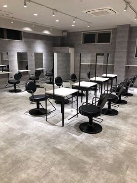 【なんば】全国に展開中の人気ヘアサロン！◆正社員or業務委託・集客抜群の人気サロン・カラー＆髪質改善どちらも人気・平均単価8000円・マンツーマン施術or掛け持ち選択可能・カットカラー2時間枠◆1ヶ月目から高い報酬が狙える環境です！「_WHITE 難波店（アンダーバーホワイトナンバテン）」からスタイリスト（美容師）の求人☆★