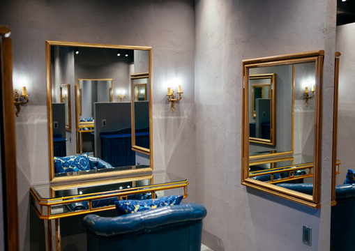 【烏丸御池】≪平均月給35～40万円≫≪完全週休2日制≫≪社会保険完備≫≪平均客単価2万円以上≫≪お昼ご飯にお米の支給あり≫ヘッドスパ比率4割と多めのためヘッドスパ比率が高めのサロンで働きたい方にもオススメ！高単価のため数をこなさなくても稼いでいける環境！一流の気配り、心配りを学べます！「ALVELLA（アルベラ）」からスタイリスト（美容師）の求人☆★