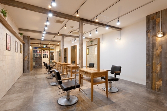 【姫路駅前】全国展開の人気ヘアサロン！≪正社員制度あり≫≪フリー45〜50％／指名50〜75％還元≫≪保障給あり≫≪自由出勤制≫平均月収35万円以上！最大月収120万円実績あり！髪質改善トリートメントが人気の店舗！「over hair 姫路店（オーバーヘアーヒメジテン）」スタイリスト（美容師）の求人☆★