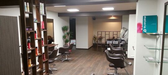 【長岡天神】≪月給28万円≫≪完全週休2日制≫≪日曜休みあり≫≪社会保険完備≫≪平均退社19時台≫≪指名、ノルマなし≫≪プライベート充実≫入客チャンスはかなりあるので自分の顧客様を獲得できるチャンス！仕事とプライベートの両立できますよ！「Amenita（アメニタ）」からスタイリスト（美容師）の求人★☆